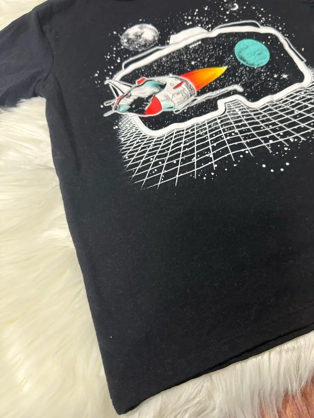 The Children’s Place Black Graphic T-Shirt - Boys Size M (7/8)
